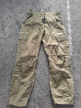 Women’s Abercrombie & Fitch Olive Cargo Pants (Size 31)